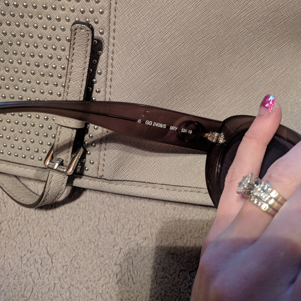 Authentic Gucci sunglasses - Picture 8 of 11